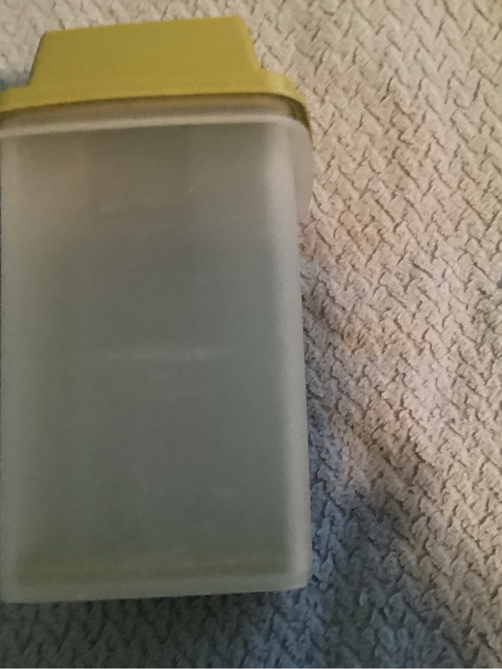 VINTAGE TUPPERWARE PICKLE HOLDER